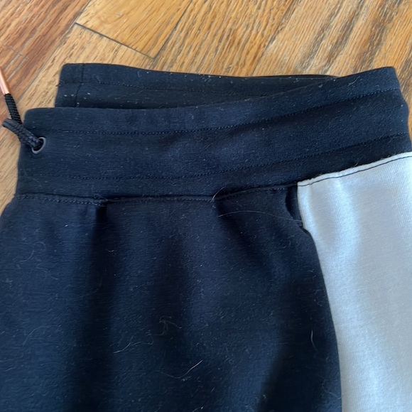 Onzie Sweats - Picture 3 of 7